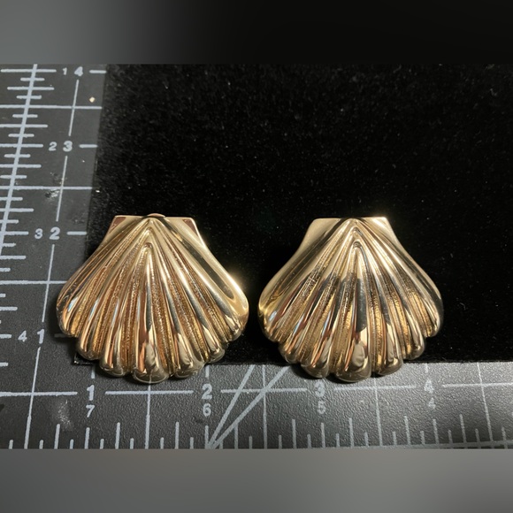 House of Harlow 1960 Gold tone Scallop shell Earrings - Picture 2 of 4
